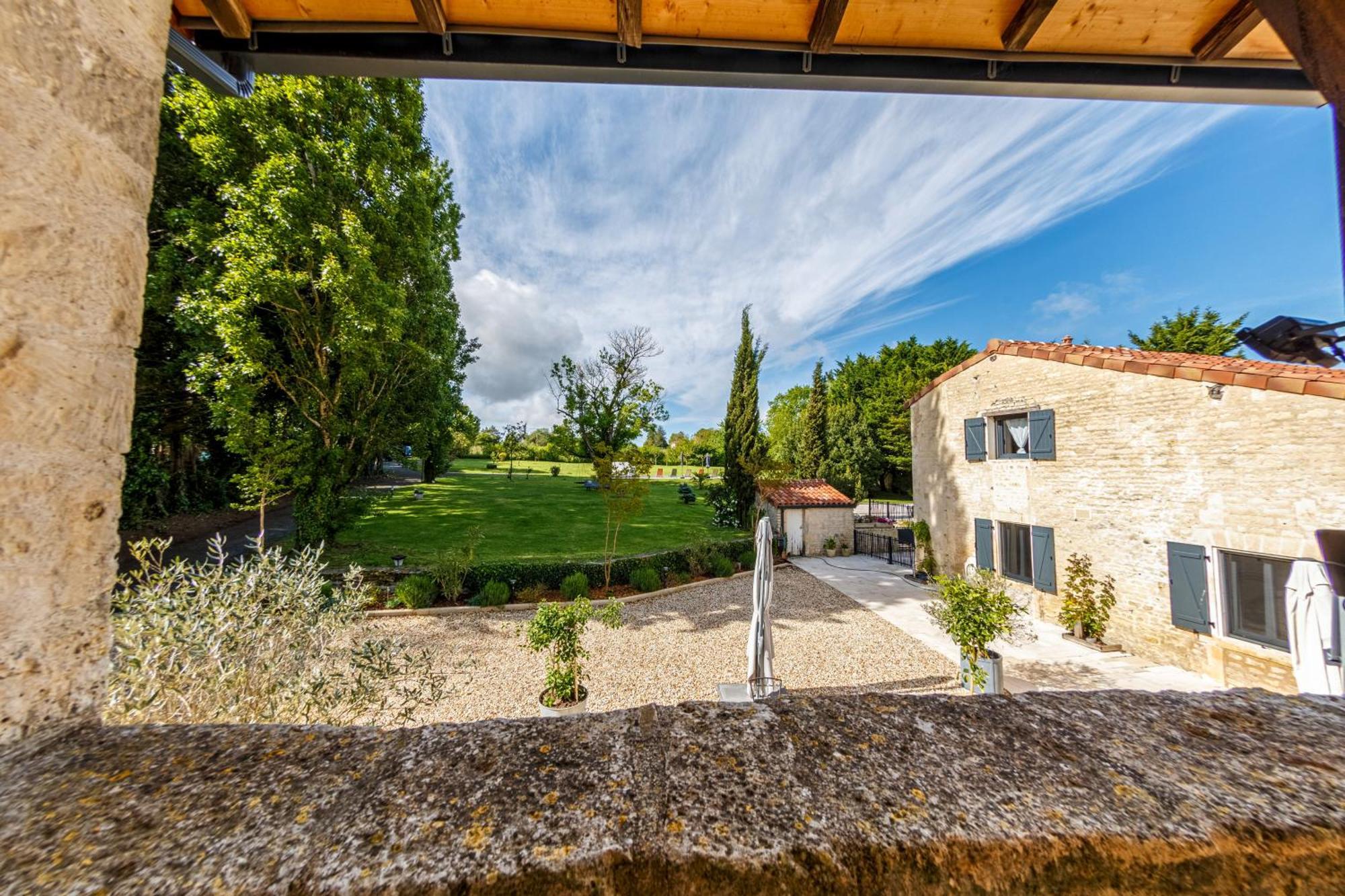 Au Clos Des Dely - Chambre D Hotes "Reference" Climatisee Mareuil  Luaran gambar